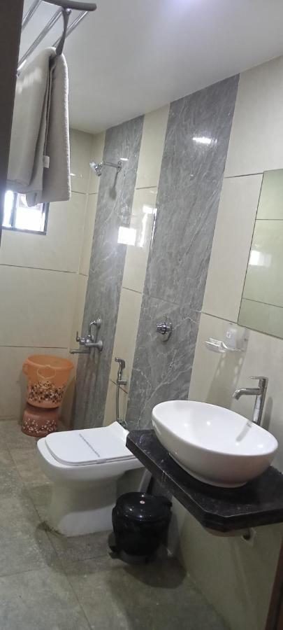 โรงแรมฟัน ซิตี้  Navsari ภายนอก รูปภาพ