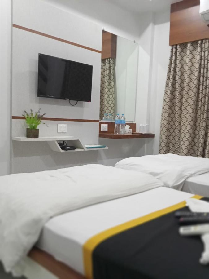 โรงแรมฟัน ซิตี้  Navsari ภายนอก รูปภาพ
