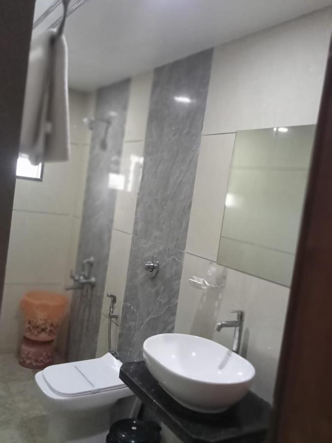 โรงแรมฟัน ซิตี้  Navsari ภายนอก รูปภาพ