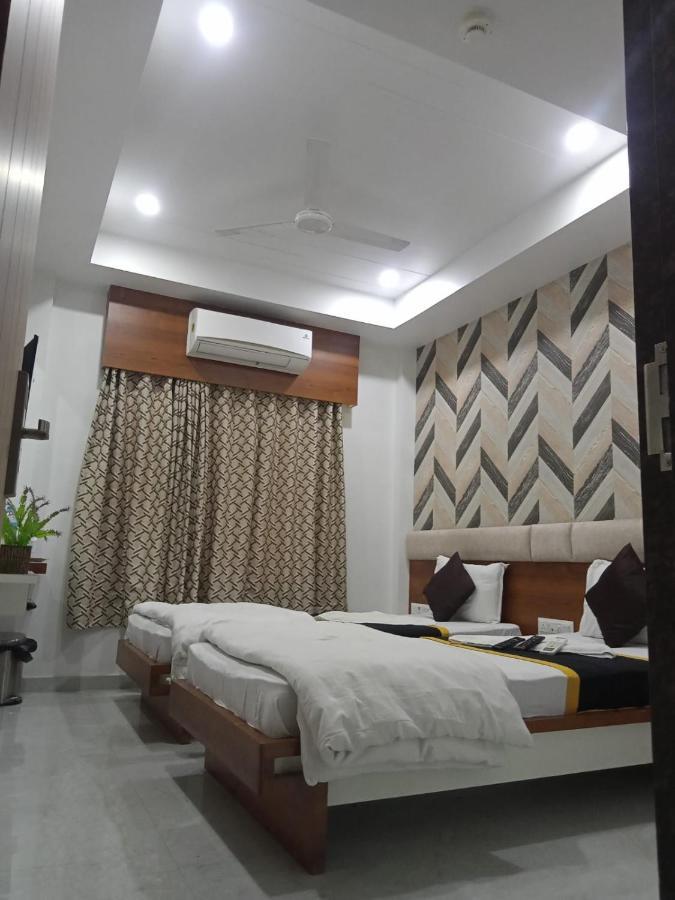 โรงแรมฟัน ซิตี้  Navsari ภายนอก รูปภาพ