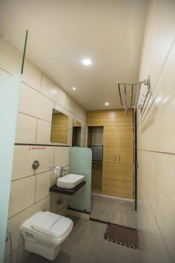 โรงแรมฟัน ซิตี้  Navsari ภายนอก รูปภาพ