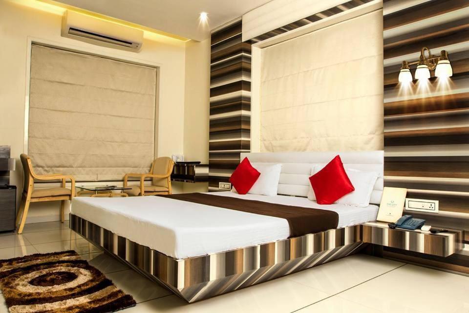 โรงแรมฟัน ซิตี้  Navsari ภายนอก รูปภาพ