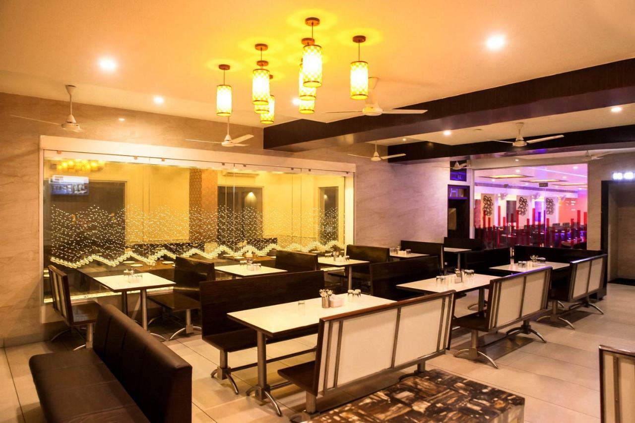 โรงแรมฟัน ซิตี้  Navsari ภายนอก รูปภาพ