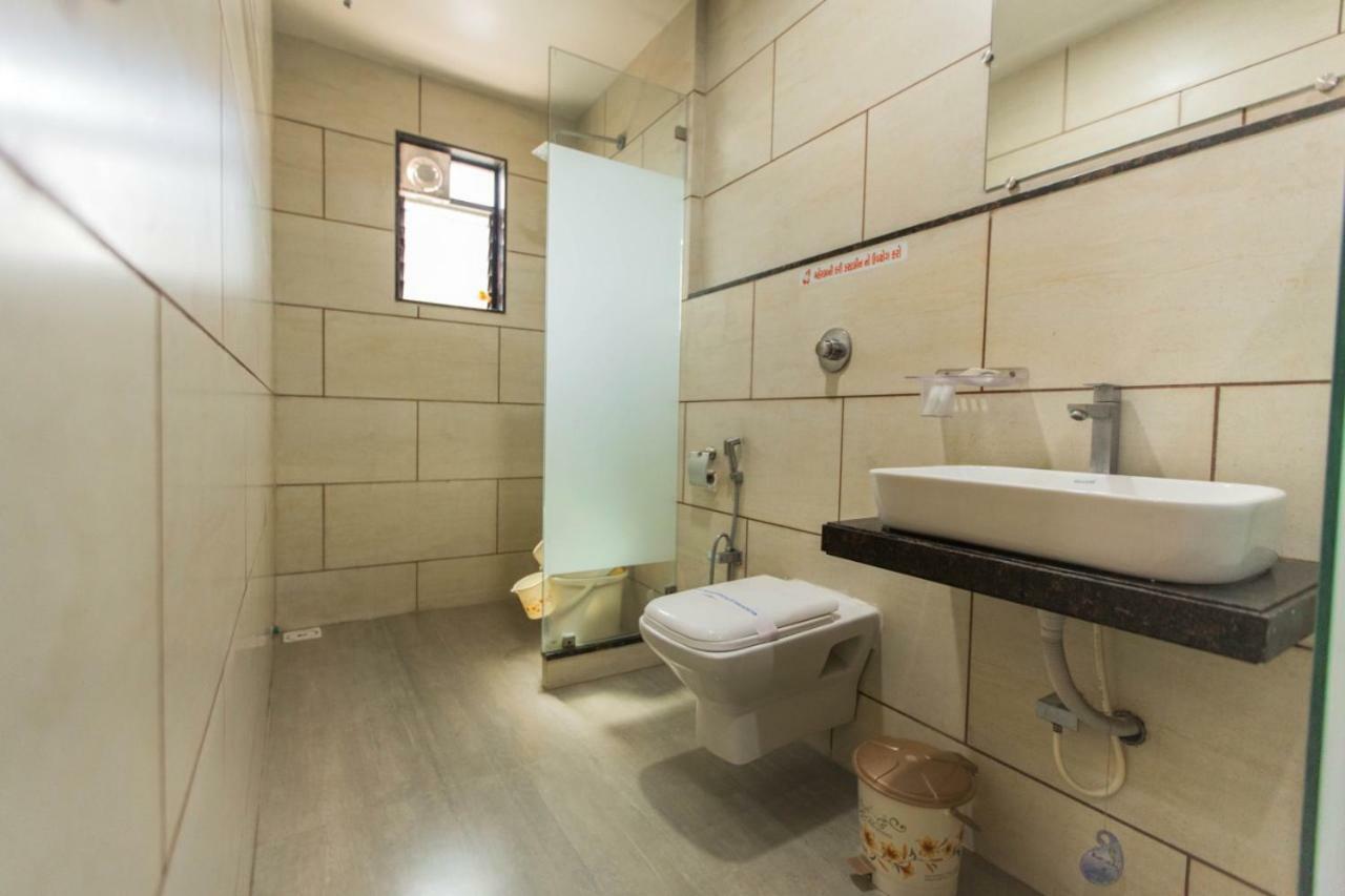 โรงแรมฟัน ซิตี้  Navsari ภายนอก รูปภาพ