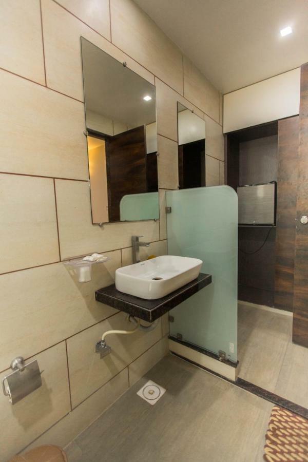โรงแรมฟัน ซิตี้  Navsari ภายนอก รูปภาพ