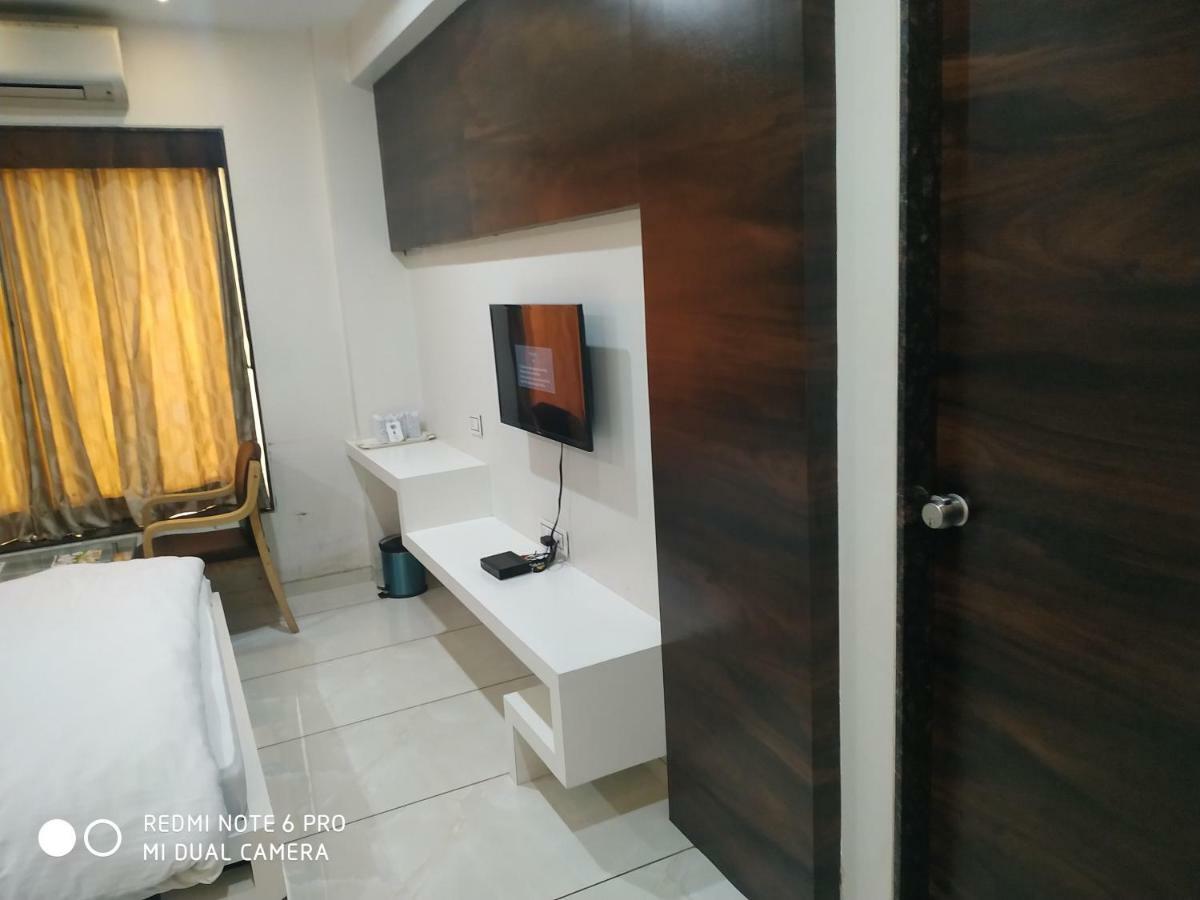 โรงแรมฟัน ซิตี้  Navsari ภายนอก รูปภาพ