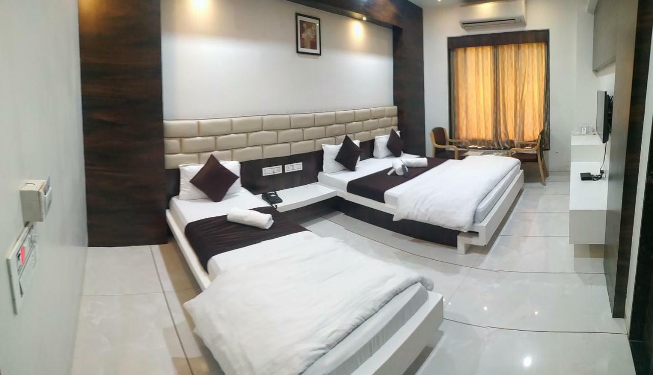 โรงแรมฟัน ซิตี้  Navsari ภายนอก รูปภาพ